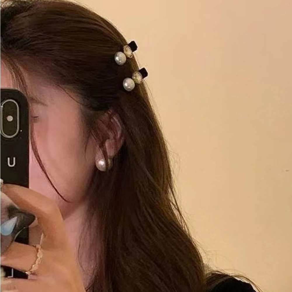 2pcs Women black / White Faux Pearl Decor Hair Clips - Picture 4 of 6